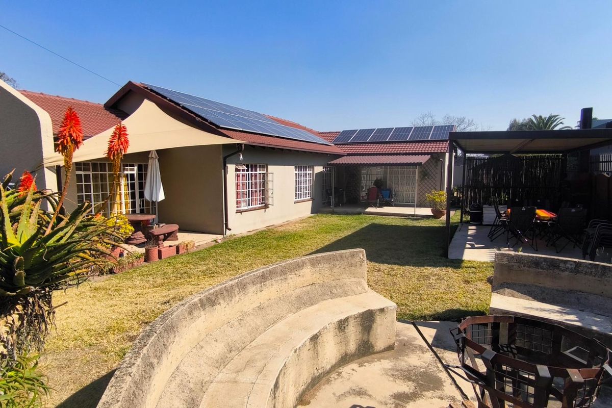 Granny Flat & FREE electricity! - Photo 4