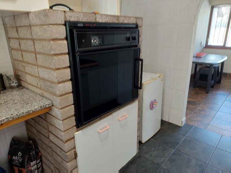 Charming Family Home with Flatlet for Sale in Yellowwood Park - Photo 10