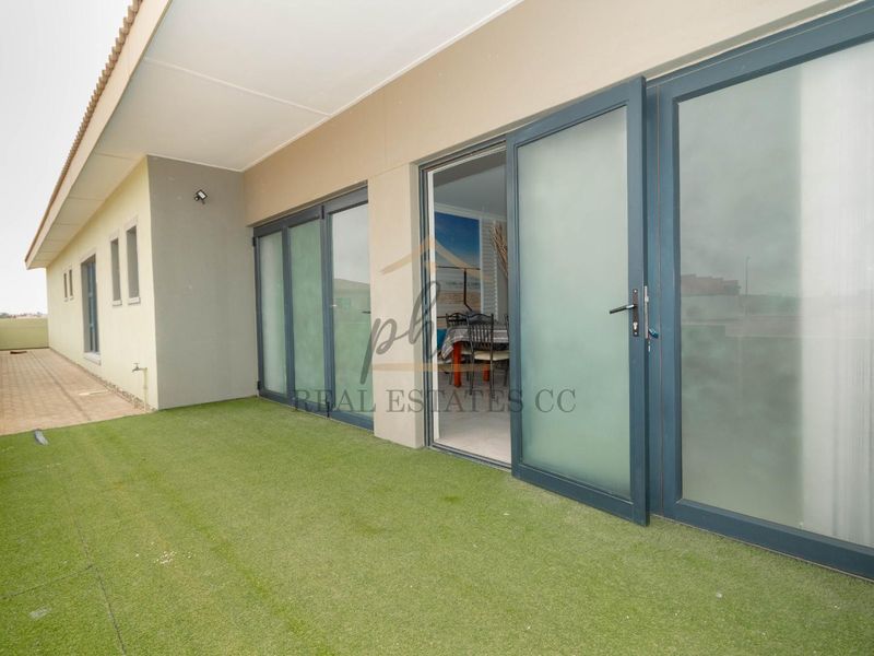 Ultimate Entertainer’s Home - Photo 10