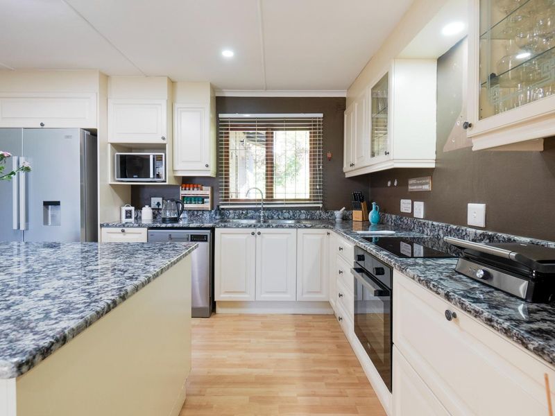 Prime location family home - Photo 9