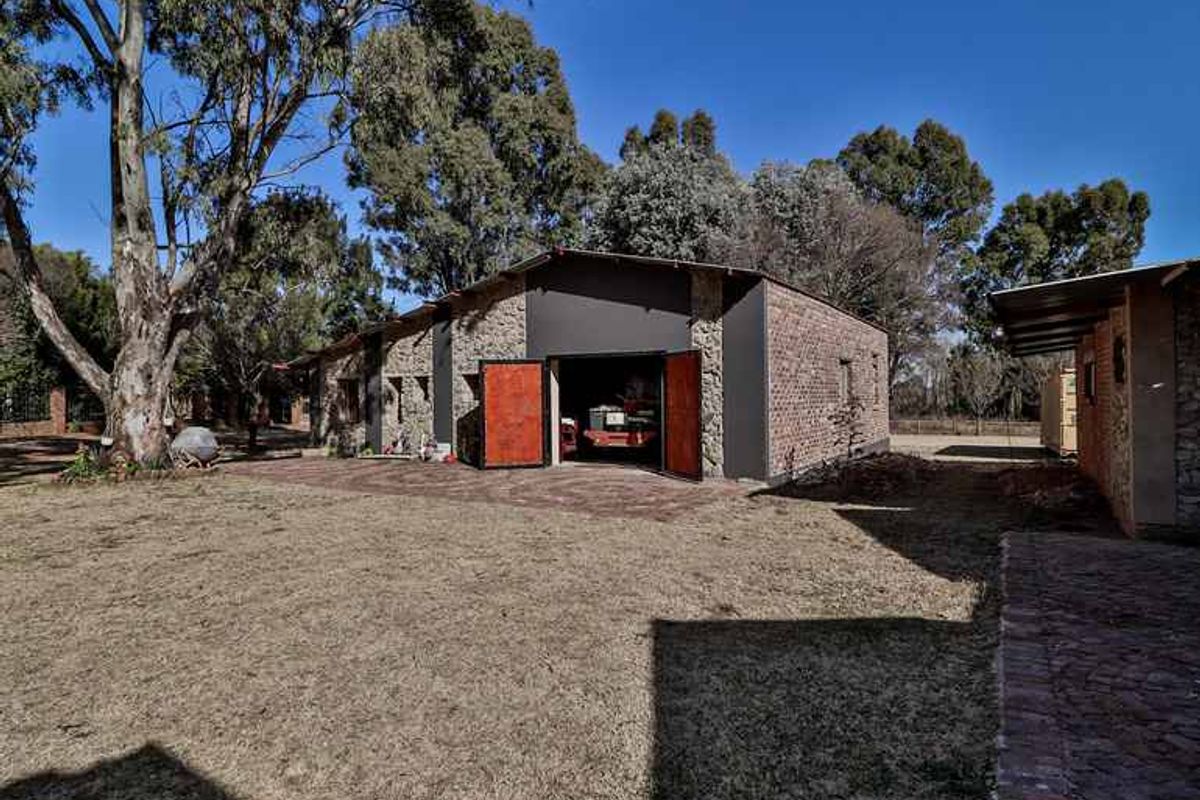EXCEPTIONAL LIFESTYLE PROPERTY/BUSINESS IN LARGO, SPRINGS! - Photo 4