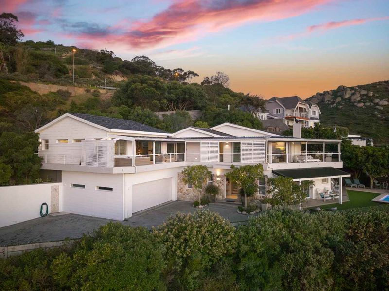 Ocean, Mountain, and Sunset Living at Its Best - Photo 2