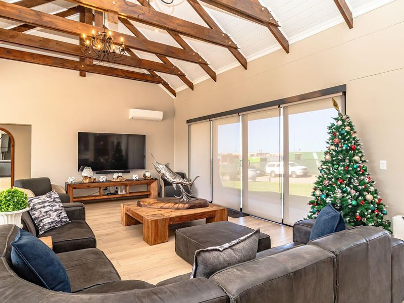 Unwind in style: Renosterbos Estate awaits - Photo 5