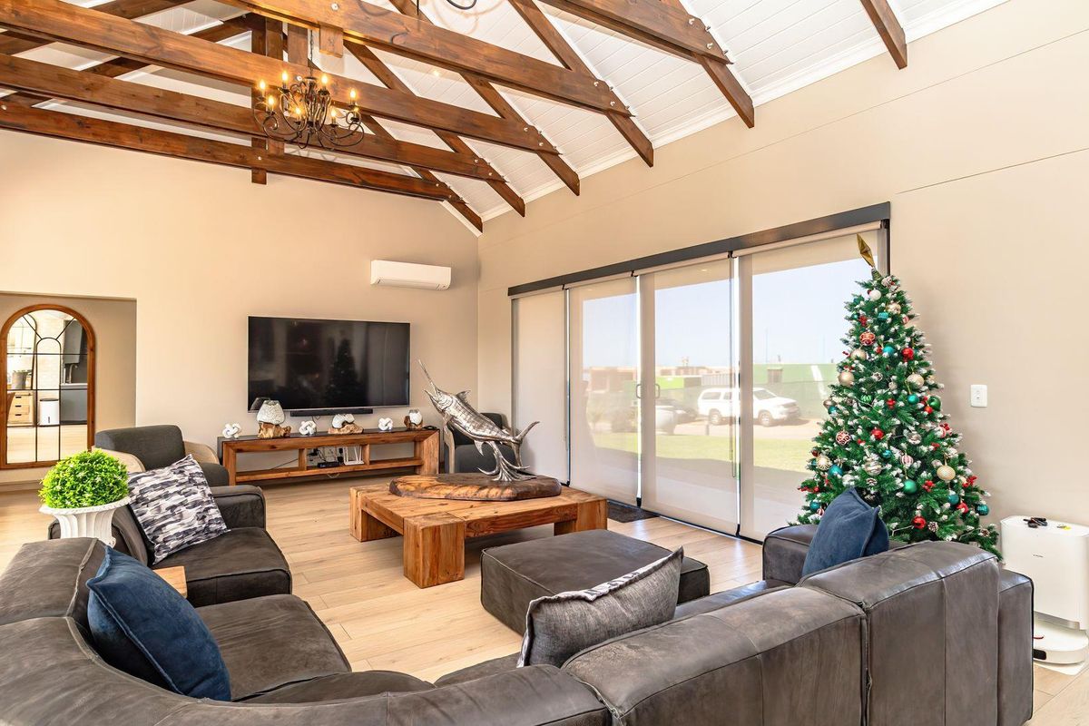 Unwind in style: Renosterbos Estate awaits - Photo 5