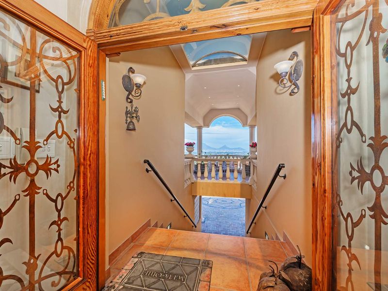 A Palatial Family Home - Photo 9