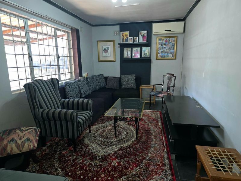 Spacious Four Bedroom Malvern Home with Income Generating Flatlet - Photo 10