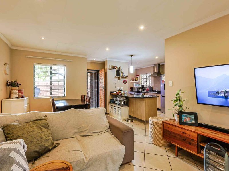 Spacious 3-bedroom townhouse available to rent. - Photo 7