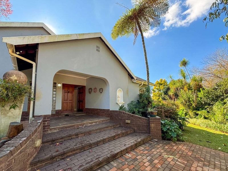 Prestigious 5 Bedroom Family Estate Home with Flatlet in Oak Park - Photo 4