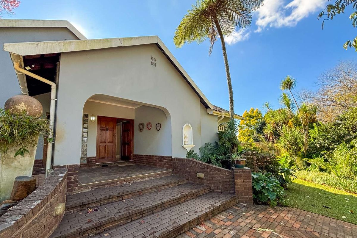 Prestigious 5 Bedroom Family Estate Home with Flatlet in Oak Park - Photo 4
