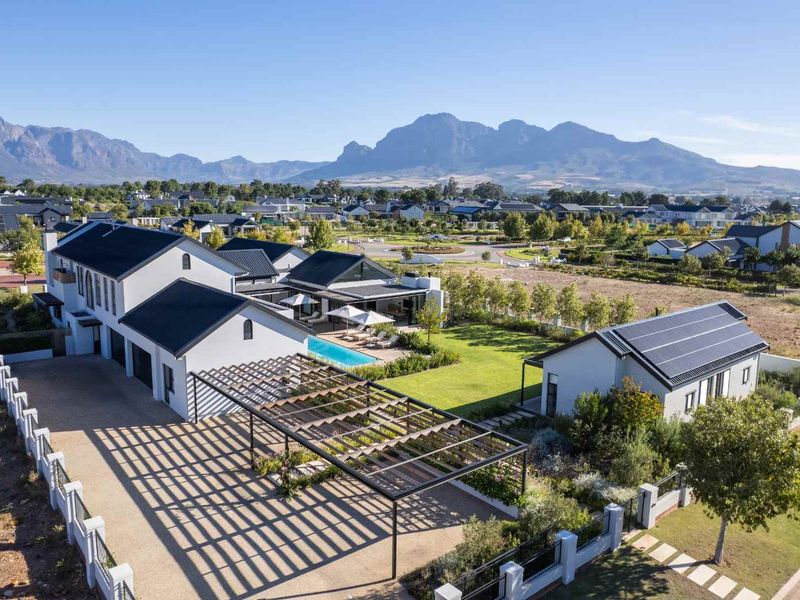 Distinguished Eight-Bedroom Villa-Inspired Home with Meticulous Details on Val de Vie Estate - Photo 3