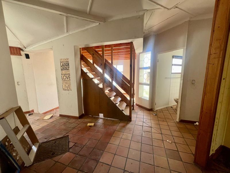 FOR SALE: 4 BEDROOMS AND 1 FLATLET FOR SALE IN VINETA SWAKOPMUND, NAMIBIA - Photo 9