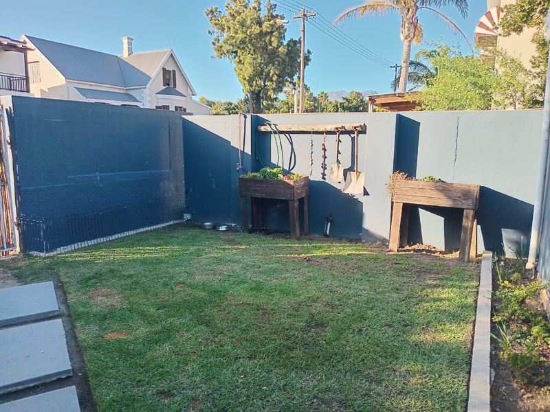 Cozy family home close to schools - Photo 4