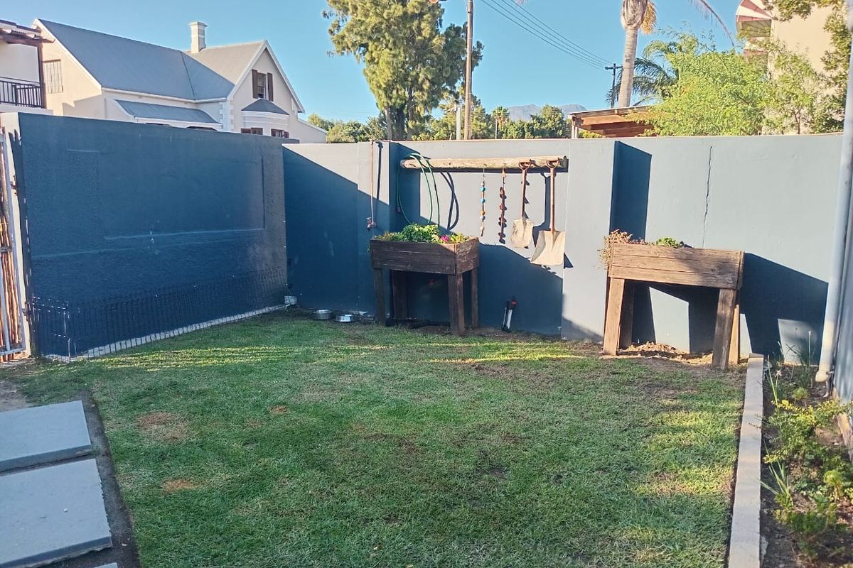 Cozy family home close to schools - Photo 4