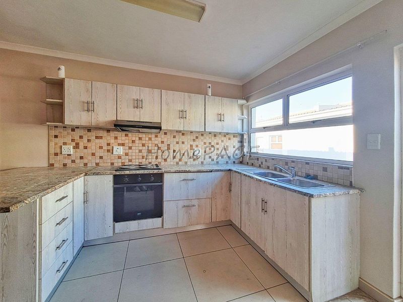 Hermes, Walvis Bay:  Very neat 2 Bedr unit in Natalie Park is for sale - Photo 2