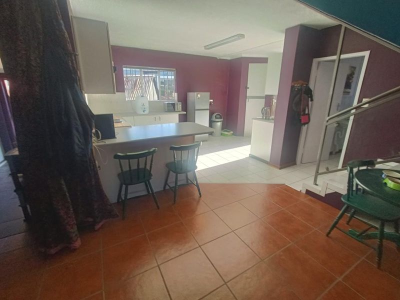 Spacious Double-Storey Family Home For Sale in The Hoewes - Photo 9