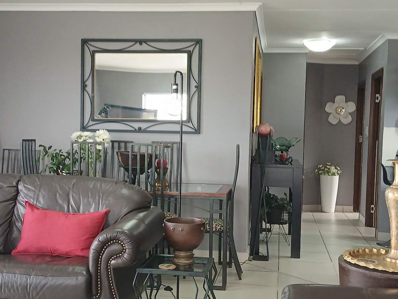 Three bedroom Full title Townhouse with beautiful ocean views - Photo 6