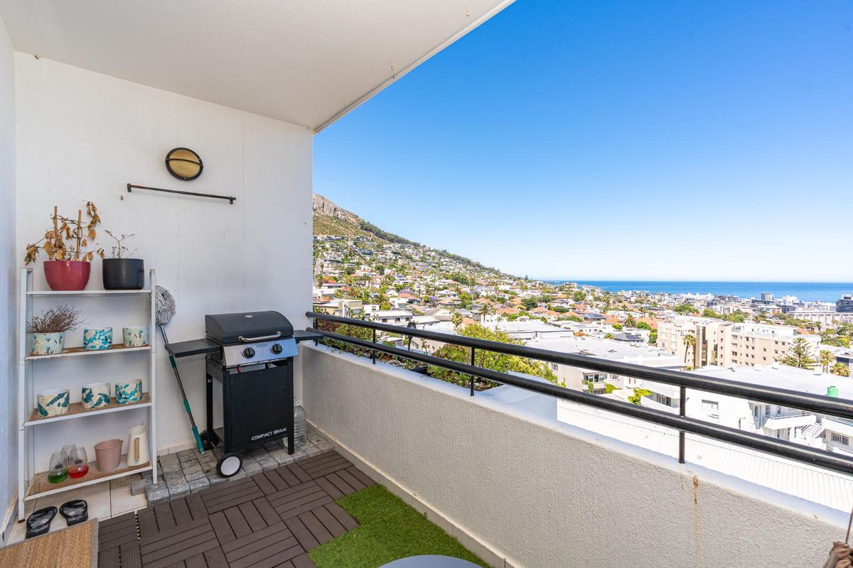 Elevated Apartment with Breathtaking Views at the Foot of Signal Hill - Photo 2