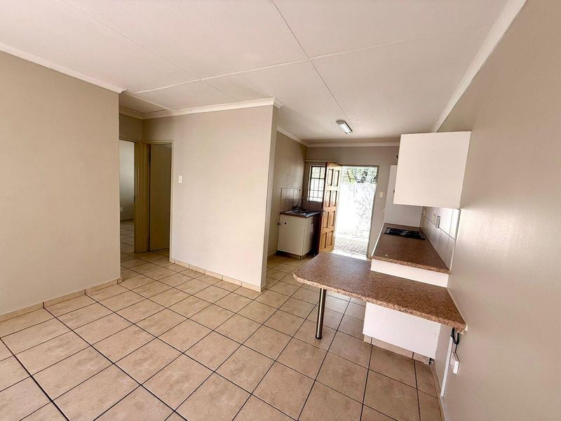 2 Bedroom Townhouse For Sale in Pionierspark Ext 1 - Photo 2