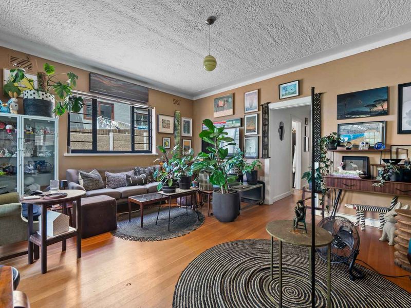 One Bedroom Apartment in Prime Vredehoek Location - Photo 4