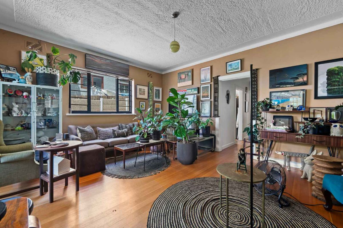 One Bedroom Apartment in Prime Vredehoek Location - Photo 4