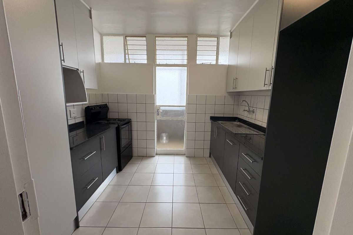 Refurbished Kitchen, 2 bed 2 bath - Photo 4
