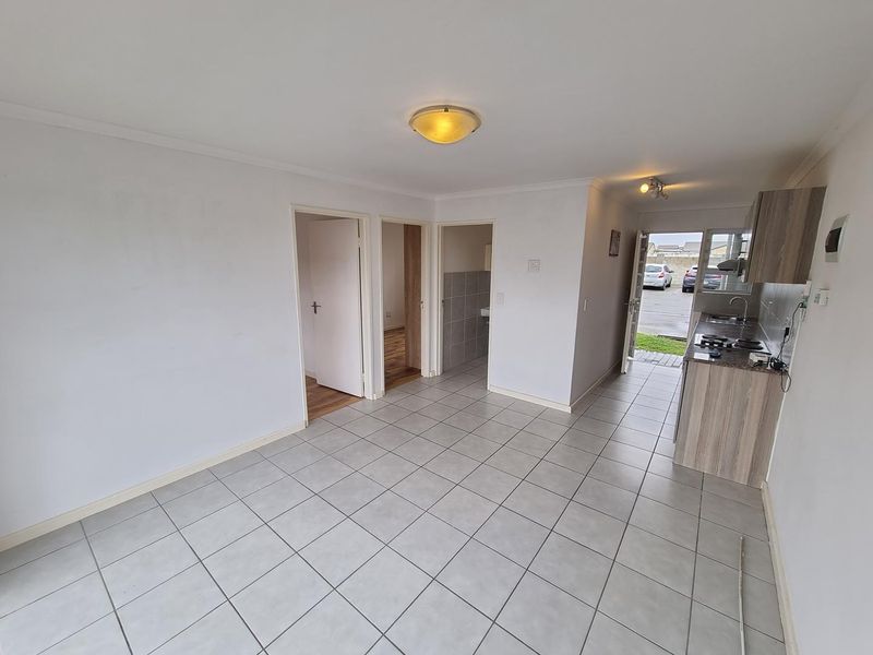 Unfurnished Two Bedroom Ground Floor Apartment To Rent in Muizenberg - Photo 5