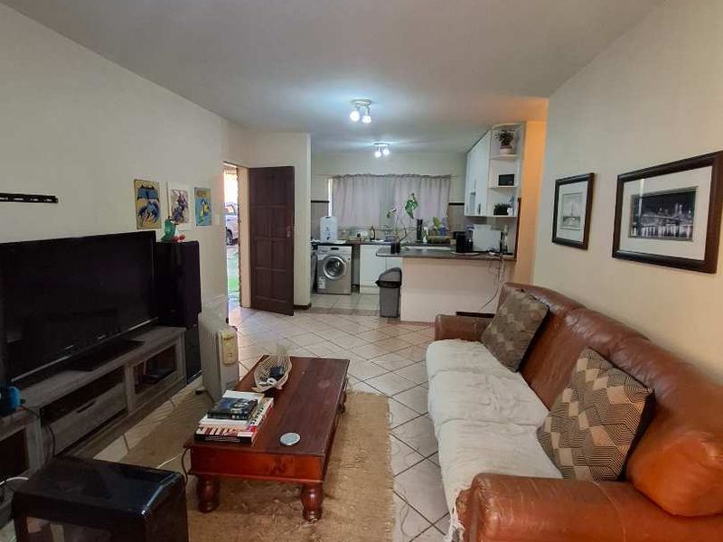 2 Bedroom unit in Olympus, Faerie Glen - Photo 1