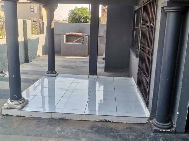 3 bedrooms house for sale in Soshanguve V - Photo 3