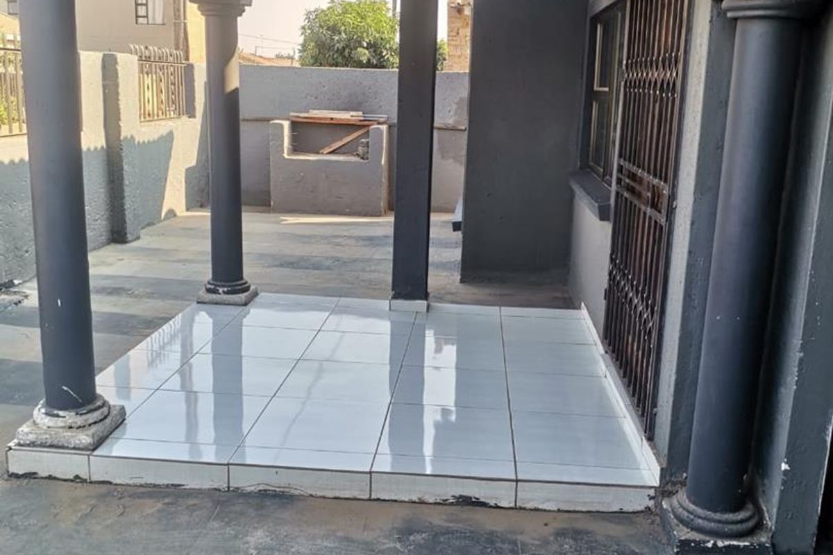 3 bedrooms house for sale in Soshanguve V - Photo 3