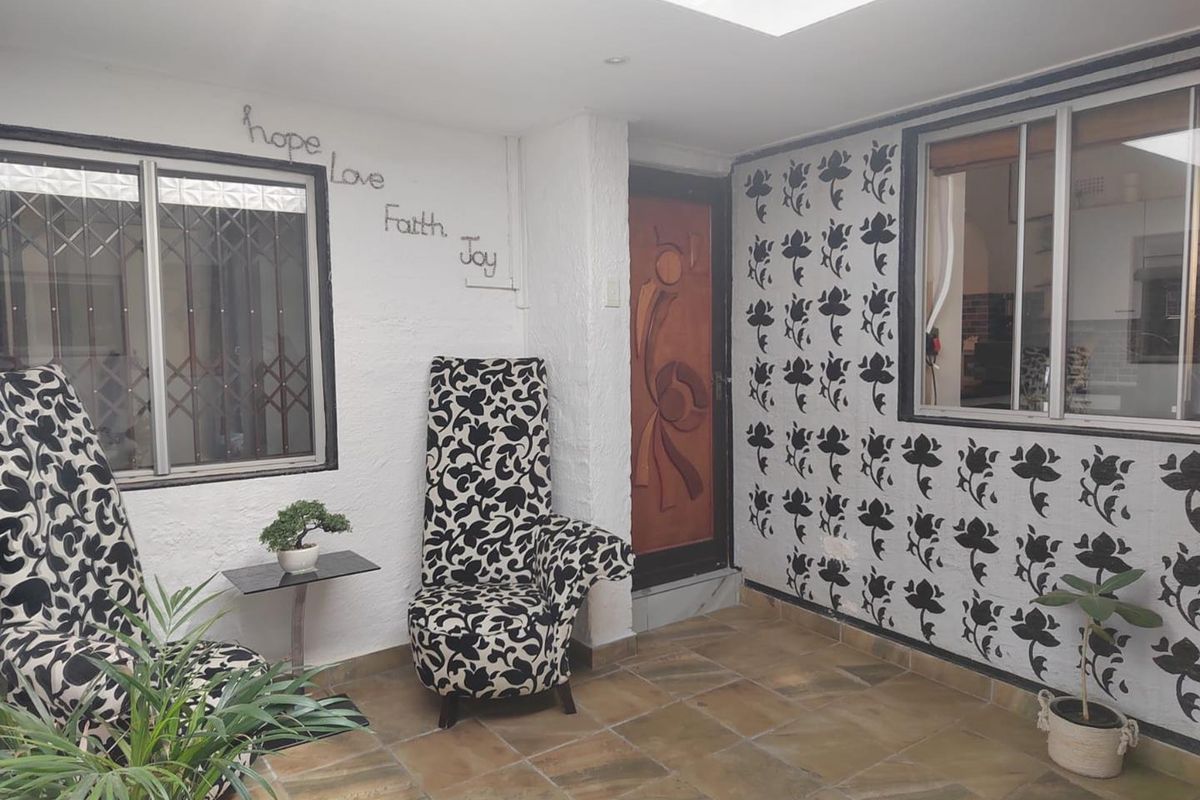 4 bedroom family home in Brackendowns with a pool and solar! - Photo 5