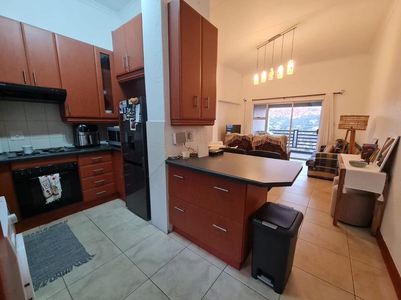 **Exquisite 2-Bedroom apartment with scenic golf course views** - Photo 7