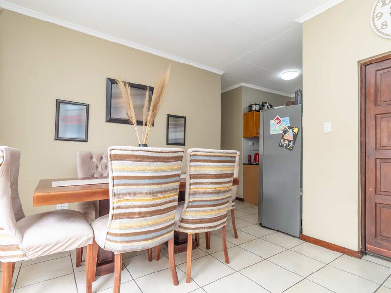 Modern Estate Living with Comfort, Style and Security - Photo 4