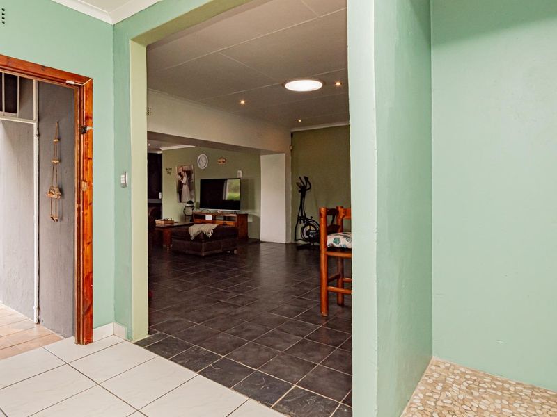 Large Family Home with Flatlet for Sale - Photo 1