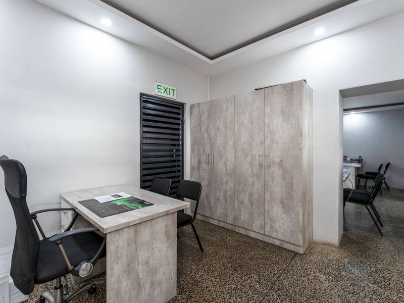 Stunning Commercial Space In Goodwood - Photo 3