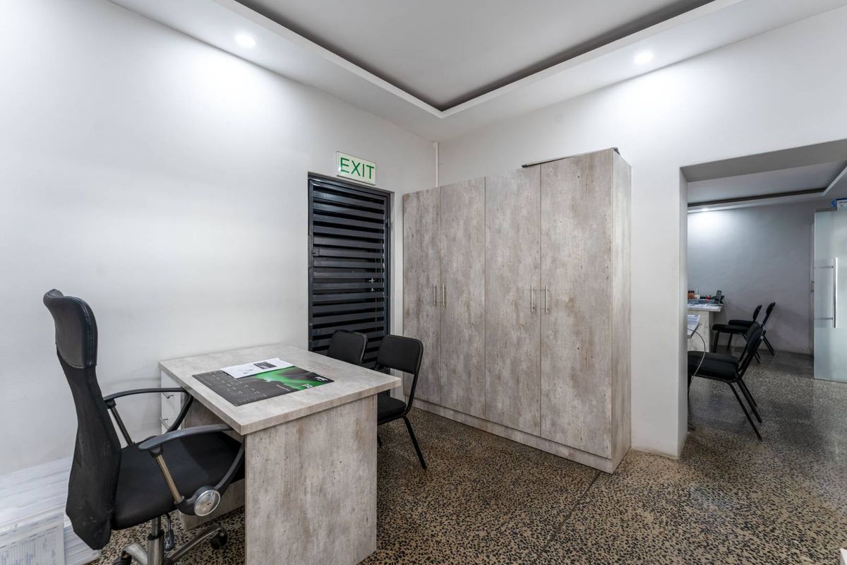 Stunning Commercial Space In Goodwood - Photo 3