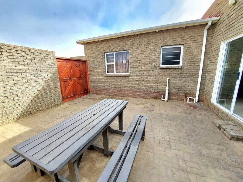 Savanna Self-Catering House with Flat - Photo 7