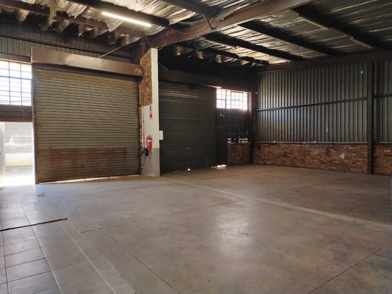 Unlock Potential: 220m2 Commercial Space in Alrode South! - Photo 10