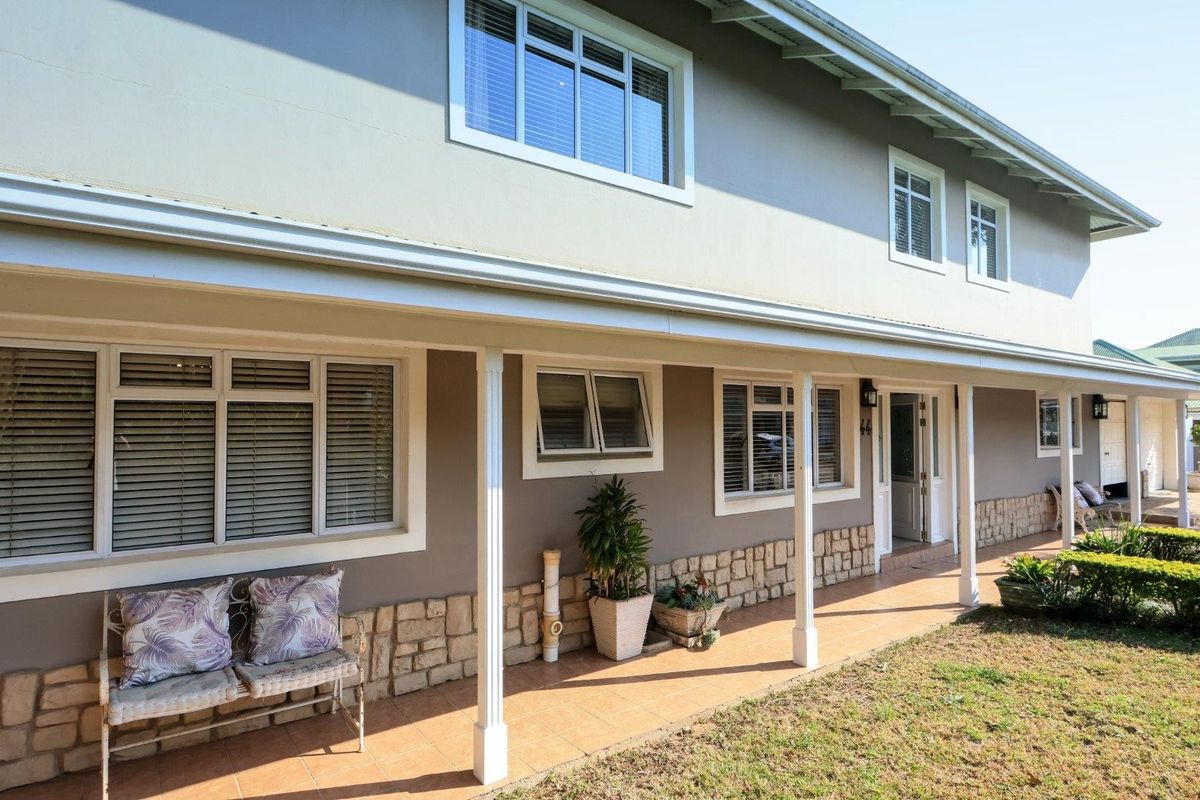 Charming Family Home in a Thriving Village Community - Photo 2
