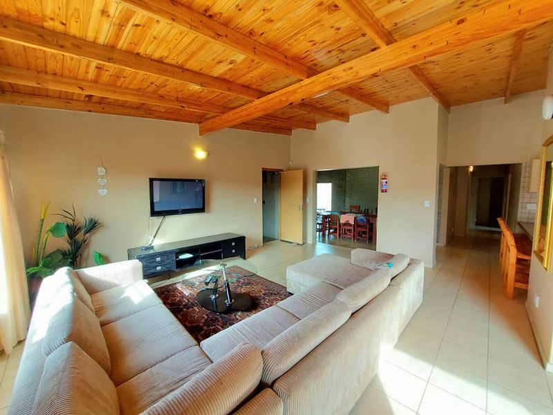 Savanna Self-Catering House with Flat - Photo 2