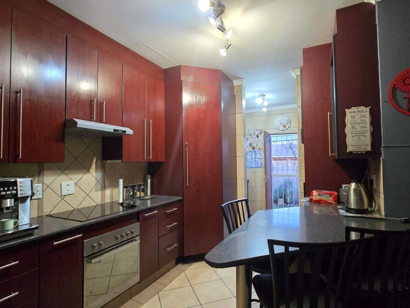 Move-In Ready Home Offering Comfort, Convenience and Secure Living - Photo 10