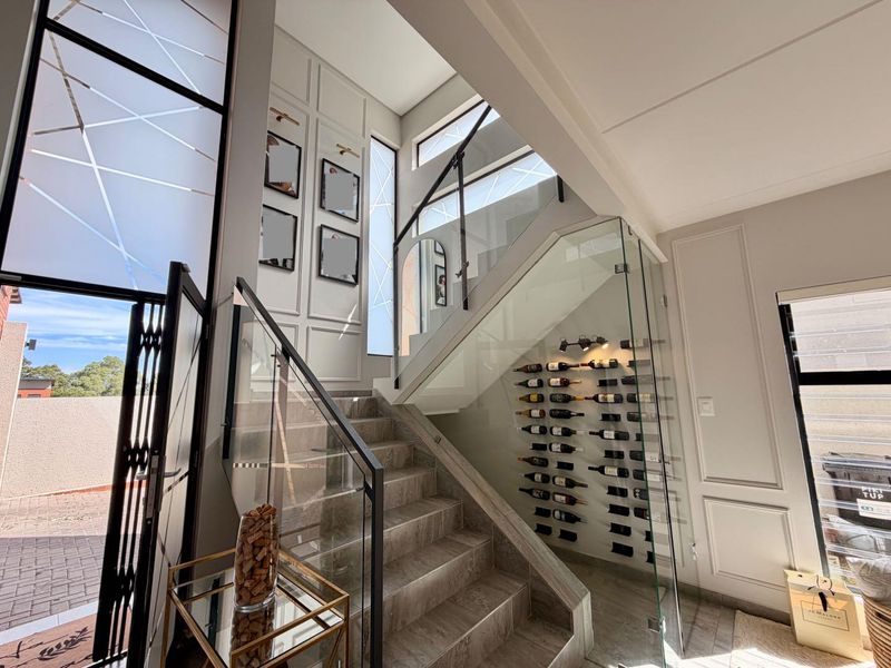 Elegant Double-Storey Living in the Heart of Sought-After Carlswald - Photo 7