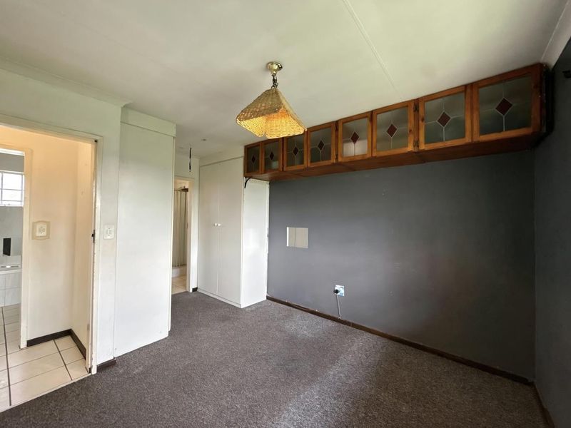 Unlock Value in Elarduspark: 2-Bed, 2-Bath Unit with Great Potential - Photo 6