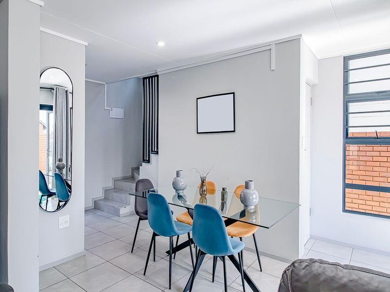 Experience Luxury Living at The Manhattan Lifestyle Estate - Photo 7