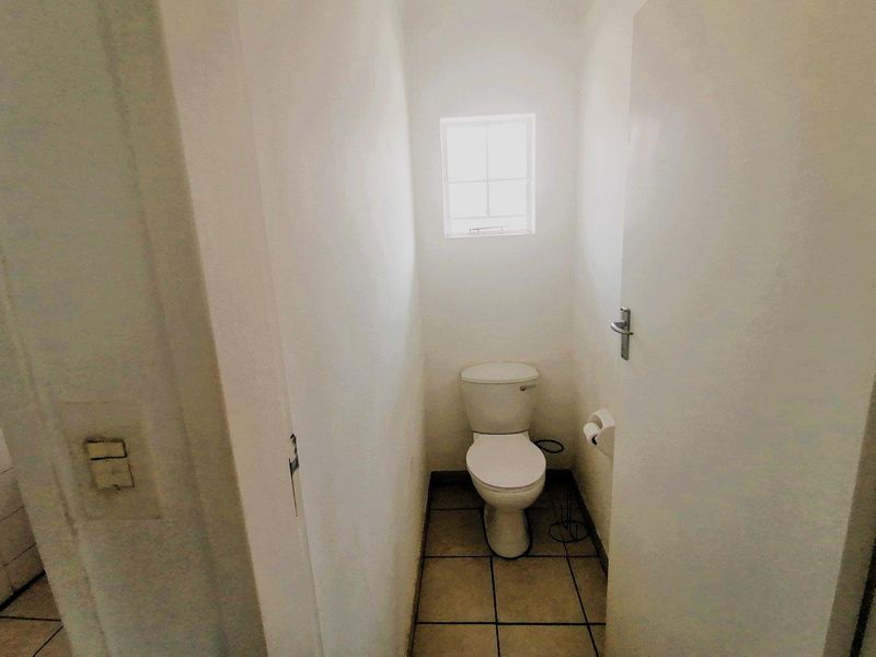 Charming 2-Bedroom Townhouse in Secure Complex - Photo 9