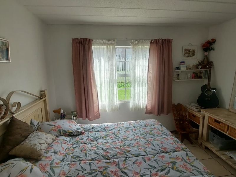 Charming Ground Floor Unit with Pool Access in Secure Estate ! - Photo 9