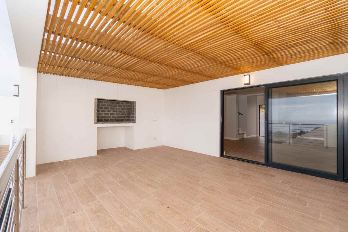 Loft Work From Home Coastal Living, Duplex, Steenberg Cove, St Helena Bay - Photo 4