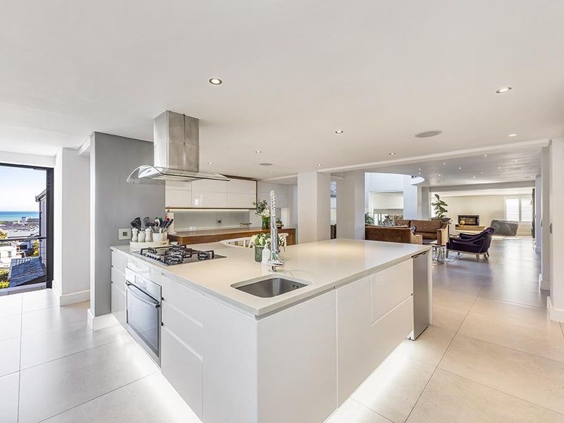 Luxurious Coastal Masterpiece with Panoramic Sea Views - Photo 10