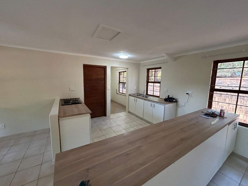 Spacious 2 Bedroom Cottage with Garage & Private Garden - Photo 6