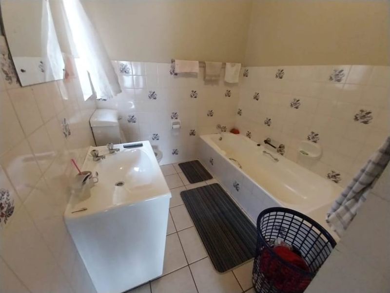 3 Bedroom House In Marbela Complex Birchleigh North - Photo 9