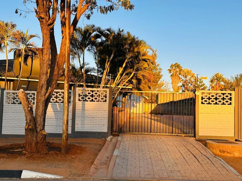 3x Bedrooms House with Flats For Sale in Tsumeb With 2x Bedrooms Flat - Photo 2